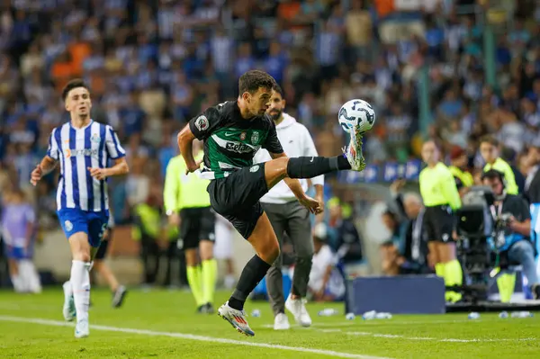 Pedro Goncalves Supertaca Candido de Oliveira 2024 maçında Estadio Municipal de Aveiro, Portekiz 'deki Sporting CP ve FC Porto takımları arasında (Maciej Rogowski)