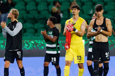 Spor Oyuncuları, Estadio Jose Alvalade 'deki (Maciej Rogowski) Sporting CP ve Rio Ave FC takımları arasında oynanan Liga Portekiz maçında kutlama yapıyorlar.)