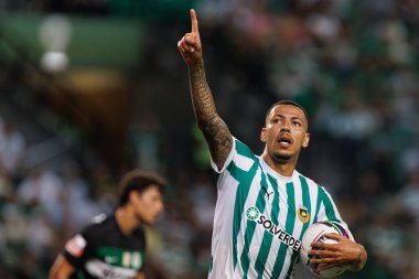 Clayton, Estadio Jose Alvalade 'deki (Maciej Rogowski) Sporting CP ve Rio Ave FC takımları arasında oynanan Liga Portekiz maçında gol attıktan sonra bunu kutlar.)