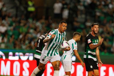 Clayton, Estadio Jose Alvalade 'deki (Maciej Rogowski) Sporting CP ve Rio Ave FC takımları arasında oynanan Liga Portekiz maçında gol attıktan sonra bunu kutlar.)