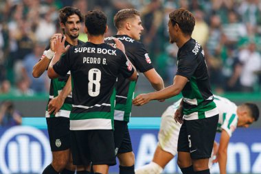 Pedro Goncalves, Estadio Jose Alvalade 'deki (Maciej Rogowski) Sporting CP ve Rio Ave FC takımları arasında oynanan Liga Portekiz maçı sırasında Viktor Gyokeres ile attığı golü kutluyor.)
