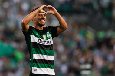 Pedro Goncalves, Estadio Jose Alvalade 'deki (Maciej Rogowski) Sporting CP ve Rio Ave FC takımları arasında oynanan Liga Portekiz maçında gol attıktan sonra kutluyor.)