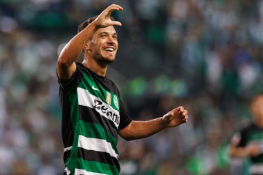 Pedro Goncalves, Estadio Jose Alvalade 'deki (Maciej Rogowski) Sporting CP ve Rio Ave FC takımları arasında oynanan Liga Portekiz maçında gol attıktan sonra kutluyor.)