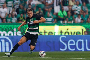 Estadio Jose Alvalade 'deki (Maciej Rogowski) Sporting CP ve Rio Ave FC takımları arasında oynanan Liga Portekiz maçı sırasında Viktor Gyokeres)