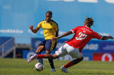 Wagner Pina, Matheus Araujo Liga Portekiz maçı sırasında GD Estoril Praia ve CD Santa Clara takımları arasında Estadio Antonio Coimbra da Mota (Maciej Rogowski)