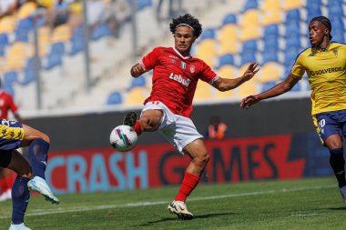 Estadio Antonio Coimbra da Mota 'daki GD Estoril Praia ve CD Santa Clara takımları arasında oynanan Liga Portekiz maçı sırasında Gabriel Silva (Maciej Rogowski)