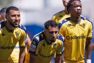 Yanis Begraoui, Rafik Guitane, Michel Costa Liga Portekiz maçı sırasında Estoril Praia ve CD Santa Clara takımları arasında Estadio Antonio Coimbra da Mota 'da (Maciej Rogowski)