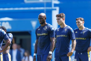 Eliaquim Mangala, Vinicius Zanocelo Liga Portekiz maçı sırasında Estoril Praia ve CD Santa Clara takımları arasında Estadio Antonio Coimbra da Mota 'da (Maciej Rogowski)