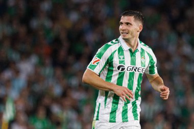 Estadio Benito Villamarin 'de Real Betis Balompie ve Girona FC takımları arasındaki LaLiga EASPORTS maçı sırasında Romain Perraud (Maciej Rogowski)