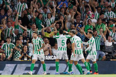 Marc Bartra, Real Betis Balompie ve Girona FC takımları arasında LaLiga EASPORTS maçında attığı golün ardından Estadio Benito Villamarin 'de (Maciej Rogowski)