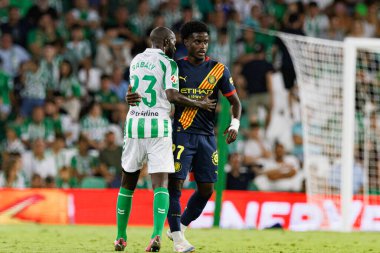 Estadio Benito Villamarin 'de Real Betis Balompie ve Girona FC takımları arasındaki LaLiga EASPORTS maçı sırasında Youssouf Sabaly, Gabriel Misehouy (Maciej Rogowski)