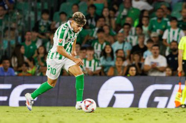 Estadio Benito Villamarin 'de Real Betis Balompie ve Girona FC takımları arasında oynanan LaLiga EASPORTS maçı sırasında Abdessamad Ezzalzouli (Maciej Rogowski)