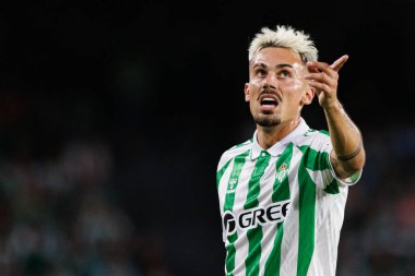 Estadio Benito Villamarin 'de Real Betis Balompie ve Girona FC takımları arasındaki LaLiga EASPORTS maçı sırasında Rodri Sanchez (Maciej Rogowski)