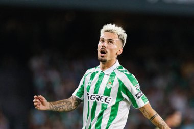 Estadio Benito Villamarin 'de Real Betis Balompie ve Girona FC takımları arasındaki LaLiga EASPORTS maçı sırasında Rodri Sanchez (Maciej Rogowski)