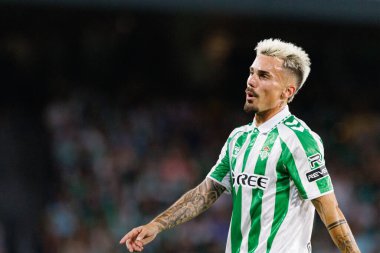 Estadio Benito Villamarin 'de Real Betis Balompie ve Girona FC takımları arasındaki LaLiga EASPORTS maçı sırasında Rodri Sanchez (Maciej Rogowski)