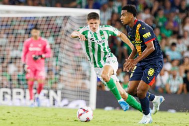 Estadio Benito Villamarin 'de Real Betis Balompie ve Girona FC takımları arasındaki LaLiga EASPORTS maçı sırasında Jhon Solis (Maciej Rogowski)