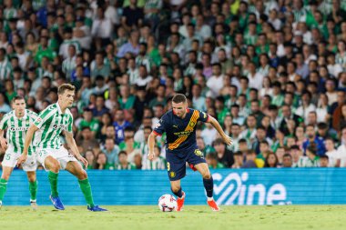 Estadio Benito Villamarin 'de Real Betis Balompie ve Girona FC takımları arasındaki LaLiga EASPORTS maçı sırasında Abel Ruiz (Maciej Rogowski)