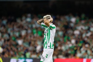 Estadio Benito Villamarin 'de Real Betis Balompie ve Girona FC takımları arasındaki LaLiga EASPORTS maçı sırasında Rodri Sanchez (Maciej Rogowski)