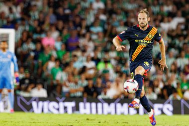 Estadio Benito Villamarin 'de Real Betis Balompie ve Girona FC takımları arasındaki LaLiga EASPORTS maçı sırasında Daley Blind (Maciej Rogowski)