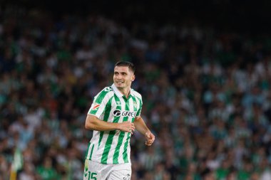 Estadio Benito Villamarin 'de Real Betis Balompie ve Girona FC takımları arasındaki LaLiga EASPORTS maçı sırasında Romain Perraud (Maciej Rogowski)