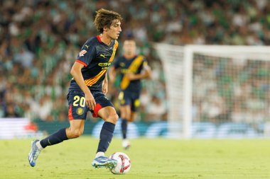 Estadio Benito Villamarin 'de Real Betis Balompie ve Girona FC takımları arasında oynanan LaLiga EASPORTS maçı sırasında Bryan Gil (Maciej Rogowski)