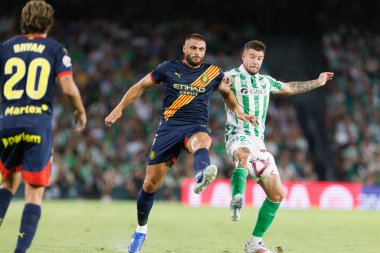 David Lopez, Aitor Ruibal LaLiga EASPORTS maçında Real Betis Balompie ve Girona FC takımları arasında Estadio Benito Villamarin 'de (Maciej Rogowski)