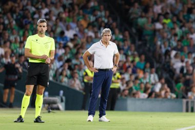 Manuel Pellegrini LaLiga EASPORTS maçı sırasında Real Betis Balompie ve Girona FC takımları arasında Estadio Benito Villamarin 'de (Maciej Rogowski)