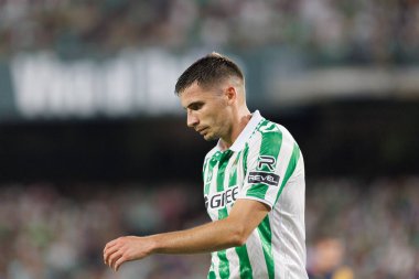 Estadio Benito Villamarin 'de Real Betis Balompie ve Girona FC takımları arasındaki LaLiga EASPORTS maçı sırasında Romain Perraud (Maciej Rogowski)