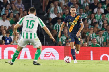 LaLiga EASPORTS maçı sırasında Estadio Benito Villamarin 'de Real Betis Balompie ve Girona FC takımları arasında Arnau Martinez (Maciej Rogowski)