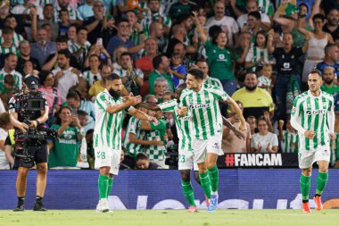 Marc Bartra, Real Betis Balompie ve Girona FC takımları arasında LaLiga EASPORTS maçında attığı golün ardından Estadio Benito Villamarin 'de (Maciej Rogowski)