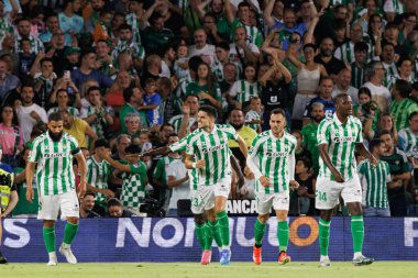 Marc Bartra, Real Betis Balompie ve Girona FC takımları arasında LaLiga EASPORTS maçında attığı golün ardından Estadio Benito Villamarin 'de (Maciej Rogowski)