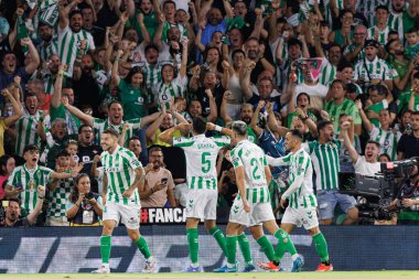 Marc Bartra, Real Betis Balompie ve Girona FC takımları arasında LaLiga EASPORTS maçında attığı golün ardından Estadio Benito Villamarin 'de (Maciej Rogowski)