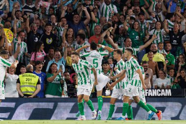 Marc Bartra, Real Betis Balompie ve Girona FC takımları arasında LaLiga EASPORTS maçında attığı golün ardından Estadio Benito Villamarin 'de (Maciej Rogowski)