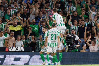 Marc Bartra, Real Betis Balompie ve Girona FC takımları arasında LaLiga EASPORTS maçında attığı golün ardından Estadio Benito Villamarin 'de (Maciej Rogowski)