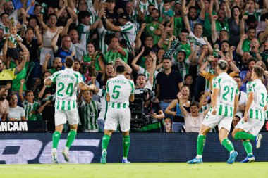 Marc Bartra, Real Betis Balompie ve Girona FC takımları arasında LaLiga EASPORTS maçında attığı golün ardından Estadio Benito Villamarin 'de (Maciej Rogowski)