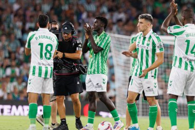 Estadio Benito Villamarin 'de Real Betis Balompie ve Girona FC takımları arasında oynanan LaLiga EASPORTS maçı sırasında Betis oyuncuları (Maciej Rogowski)