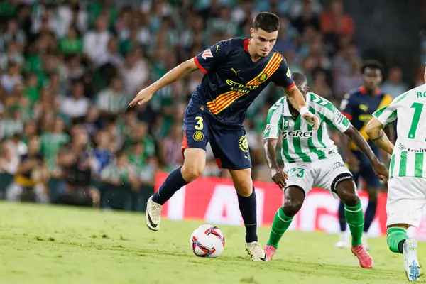 Miguel Gutierrez LaLiga EASPORTS maçı sırasında Real Betis Balompie ve Girona FC takımları arasında Estadio Benito Villamarin 'de (Maciej Rogowski)