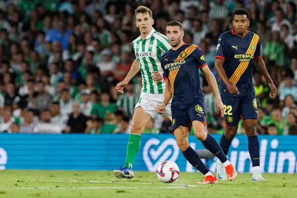 Estadio Benito Villamarin 'de Real Betis Balompie ve Girona FC takımları arasındaki LaLiga EASPORTS maçı sırasında Abel Ruiz (Maciej Rogowski)