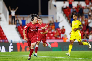Kanya Fujimoto, Liga Portekiz maçında Gil Vicente FC ve Estadio Cidade Barcelos (Maciej Rogowski) takımları arasında attığı golü kutlarken görüldü.)
