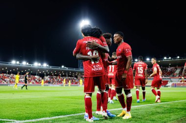 Kanya Fujimoto, Liga Portekiz maçında Gil Vicente FC ve Estadio Cidade Barcelos (Maciej Rogowski) takımları arasında attığı golü kutlarken görüldü.)
