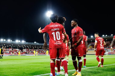 Kanya Fujimoto, Liga Portekiz maçında Gil Vicente FC ve Estadio Cidade Barcelos (Maciej Rogowski) takımları arasında attığı golü kutlarken görüldü.)