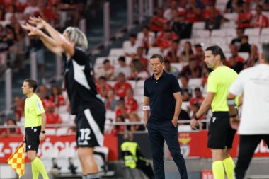 Roger Schmidt, Liga Portekiz maçı sırasında Estadio Da Luz 'daki SL Benfica ve Casa Pia AC takımları arasında görüldü (Maciej Rogowski)