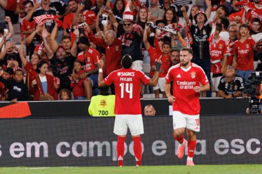 Vangelis Pavlidis, Liga Portekiz maçında SL Benfica ve Casa Pia AC takımları arasında attığı gol sonrasında Estadio Da Luz 'da kutlama yaparken görülüyor.