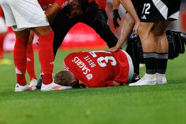 Jan-Niklas Beste, Liga Portekiz maçında SL Benfica ve Casa Pia AC takımları arasında Estadio Da Luz 'da sakatlandı.