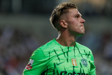 Viktor Gyokeres, Estadio Algarve 'deki SC Farense ve Sporting CP takımları arasında oynanan Liga Portekiz maçında gol attıktan sonra kutlamada görülüyor (Maciej Rogowski)
