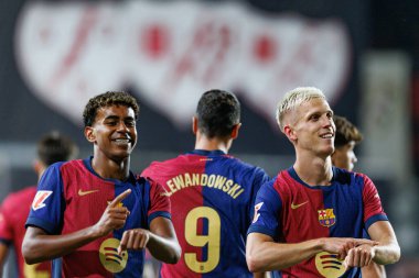 Lamine Yamal, Dani Olmo, Estadio de Vallecas 'taki Rayo Vallecano ve FC Barcelona takımları arasında oynanan LaLiga EA Spor maçında gol attıktan sonra kutlama yaparken görüldü (Maciej Rogowski)