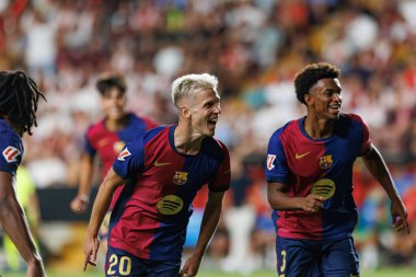 Dani Olmo, Estadio de Vallecas (Maciej Rogowski) takımları arasında LaLiga EA SPORTS maçında Rayo Vallecano ve FC Barcelona takımları arasında attığı golü kutlarken görüldü.)