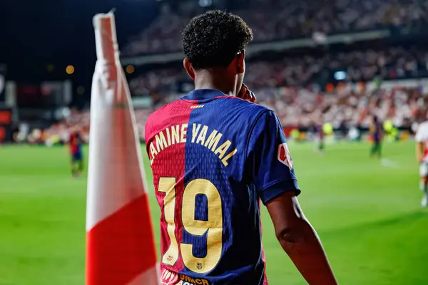 Lamine Yamal, Estadio de Vallecas 'ta Rayo Vallecano ve FC Barcelona takımları arasında oynanan LaLiga EA SPORTS maçı sırasında görüldü (Maciej Rogowski)