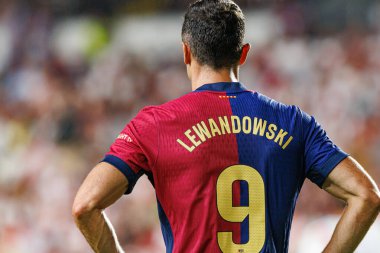 Robert Lewandowski, Estadio de Vallecas (Maciej Rogowski) takımları arasında LaLiga EA SPORTS maçında Rayo Vallecano ve FC Barcelona arasında görüldü.)