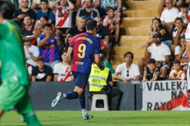 Robert Lewandowski, Estadio de Vallecas (Maciej Rogowski) takımları arasında LaLiga EA SPORTS maçında Rayo Vallecano ve FC Barcelona takımları arasında kutlama yaparken görüldü.)